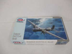 MPM 1/48 ハインケル He177A-3 グライフの箱正面。爆撃機のイラストが入ります。