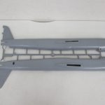 主翼のパーツ。枝についたままの灰色のランナーです。