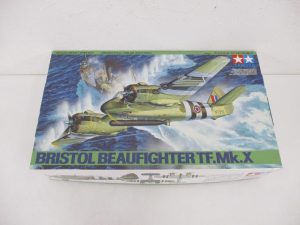 TAMIYA ブリストル ボーファイターTF.Mk.Xの外箱表面。機体の作例イラストが入る。