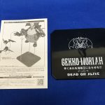 付属の説明書と台座。