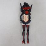 本体の背面。衣装の後ろ姿と肩の造形が分かる。