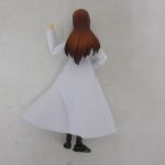 本体を背面から撮影。白衣の広がりと髪の造形が見える。