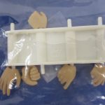 袋に入った交換用の手パーツ。