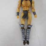 本体の腰から下のクローズアップ。脚部の関節と装甲が分かる。