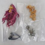 袋入りの交換用頭部と交換用手首、小物パーツ。