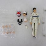 figma 小林可夢偉の本体と付属パーツを並べたところ。台座と交換用パーツがある。