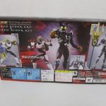 箱の裏面。ウエイクアップの作例写真と付属品の説明が並ぶ。