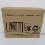 S.H.Figuarts クウガ ライジングアルティメット ダークアイズVer.の輸送箱。品名とバーコードが印字されている。
