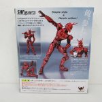 外箱の裏面。ポーズの作例写真と商品の解説が並ぶ。