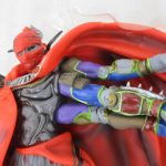 ブリスターに入った武器パーツ。剣が3本並ぶ。