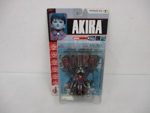 McFARLANE TOYS AKIRAのブリスターパック表面。台紙にロゴが入る。
