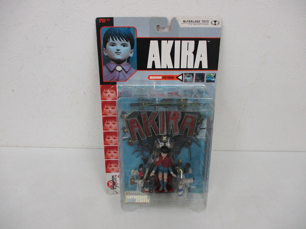 McFARLANE TOYS AKIRAのブリスターパック表面。台紙にロゴが入る。