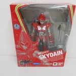 S.H.Figuarts スカイダインの外箱表面。窓越しに本体が見える。