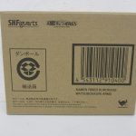 仮面ライダー黒影 マツボックリアームズと印字された輸送箱。魂ウェブ商店のロゴとバーコードがある。