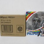 S.H.Figuarts デリューナイトの輸送箱と商品の外箱。窓から本体が見える。