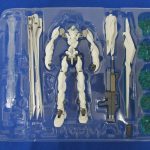 ブリスター全体。本体・武装・緑のエフェクトパーツ・交換用手首がそろっている。