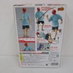 外箱の裏面。ポーズの作例写真と付属品の解説が並ぶ。