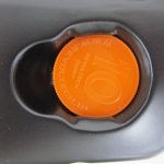 オレンジ色のリボルテックジョイントのクローズアップ。