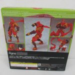 外箱の裏面。ポーズを付けた作例写真が並ぶ。