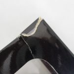 箱の角を寄って撮影。紙が破れている。