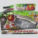 変身ベルト DXデンオウベルトのパッケージ表面。台紙にベルト本体が留められている。