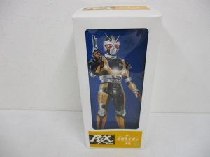 ロボライダーの外箱正面。作品ロゴと商品名が入ります。