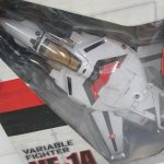 窓を寄って撮影。機首とキャノピーの造形が分かる。