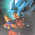 外箱表面の作例写真を寄って撮影。髪と衣装の配色が写る。
