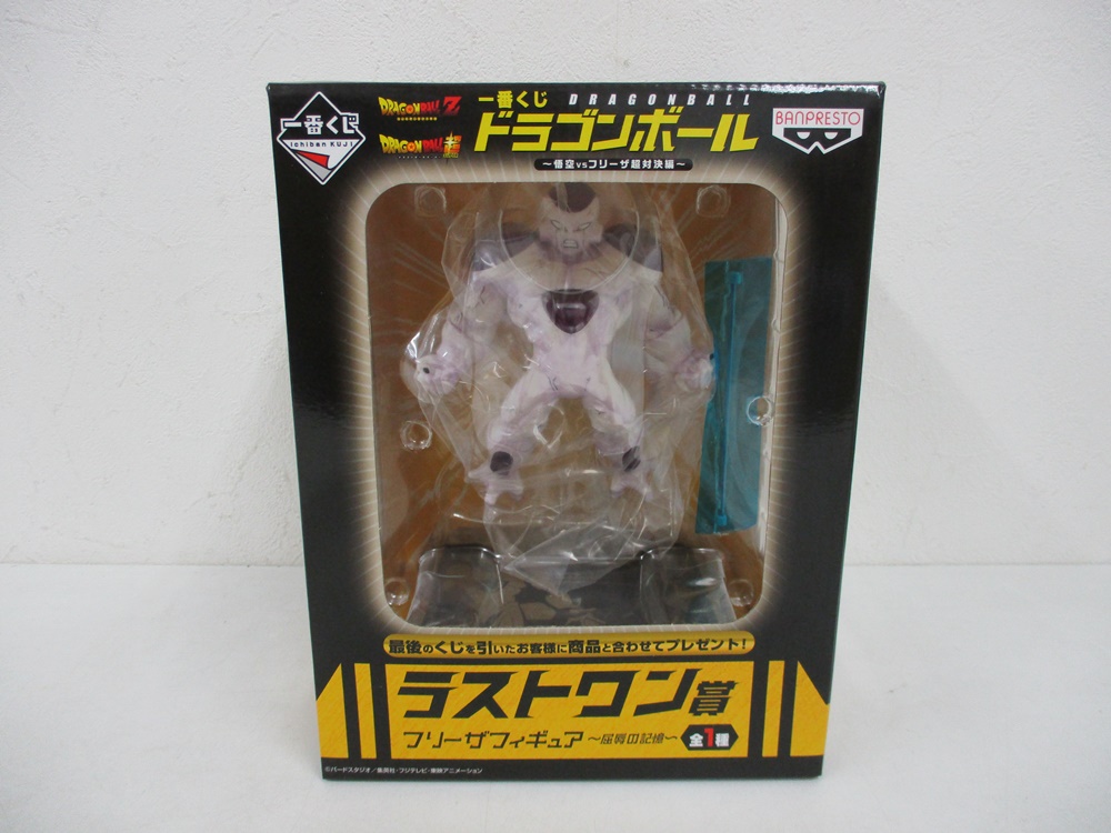 一番くじ ドラゴンボール ラストワン賞 フリーザフィギュアの外箱表面。窓の奥に本体が入っている。