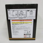 外箱の裏面。組み立ての手順と注意書きが入る。