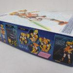 外箱の裏面。武器と可動の作例写真が印刷されています。