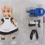 ブリスターに収まった本体と武器。