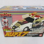 ポピニカ バリアス7 の外箱表面。白と黒の車体の写真が入る。