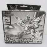 Vビーダアーマー ジークホワイターの外箱表面。白黒で機体が印刷されている。