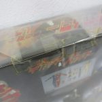 外箱の縁を寄って撮影。ビニールがかかっています。