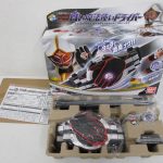 変身ベルト DX白い魔法使いドライバーの箱と、緩衝材に収まった中身。