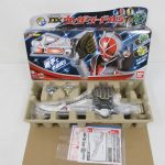 魔法剣銃 DXウィザーソードガンの箱と、緩衝材に収まった中身。