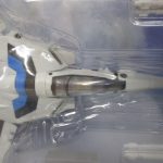 窓を寄って撮影。機首とキャノピーの造形が分かる。