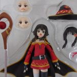 ブリスターを寄って撮影。本体と交換用の表情パーツが並ぶ。