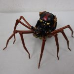 ビーストモードのクモを上から撮影。黒い体と脚の造形が分かる。