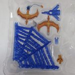 ブリスターの武器。青いクモの巣とオレンジの装備が並ぶ。