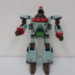 1/40 オーガスのオーガロイド形態を正面から撮影。胸に緑色のパーツがあります。