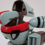 頭部と胸部を寄りで撮影。キャノピー部分の造形が見えます。