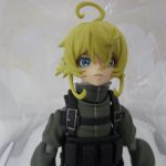 本体の顔を寄って撮影。金髪と軍装の造形が分かる。