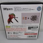 外箱の裏面。付属品の写真と商品説明が印刷されている。