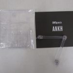 袋入りの台座部品と、S.H.Figuarts ANKH の台紙。