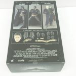 外箱の裏面。同シリーズの他の商品と付属品の一覧が並ぶ。