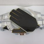 DXウィザードライバーの本体。銀色の枠に黒い手のパーツが付く。