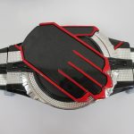 DX白い魔法使いドライバーの本体。黒地に赤い手のパーツが付く。