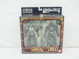 S.I.C. 仮面ライダーギャレンとカリスの外箱正面。窓から2体の本体が見えます。
